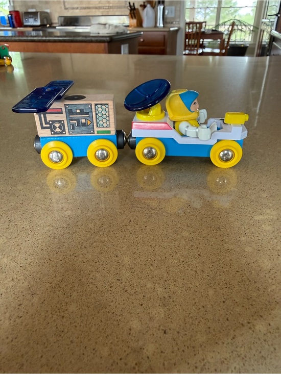 Brio Other - Brio 33912 Satellite Explorer Car